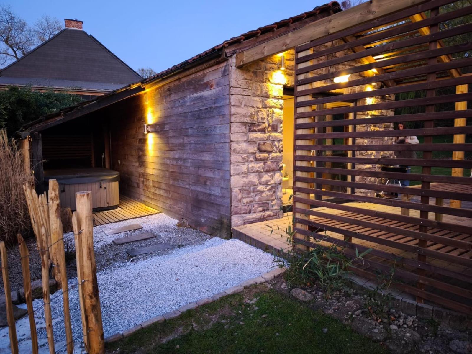 Out & Lodge Les Spirous Les Géronsarts Exterior foto